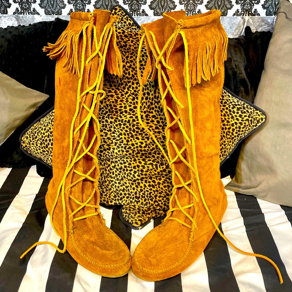 Minnetonka High Top Moccasins Perfect Condition
